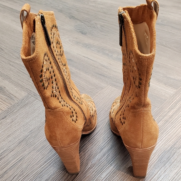 Donald J Pliner Studded Oliva Boot Size 8.5 - Picture 4 of 6